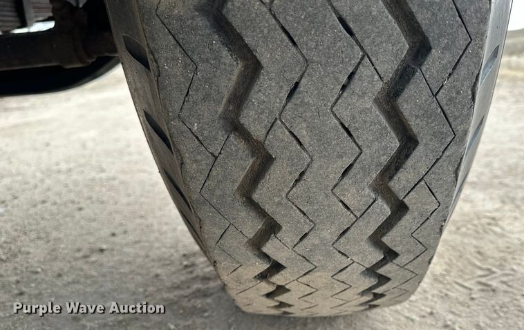 image for item NJ9399 1975 International Fleetstar 2050A semi truck