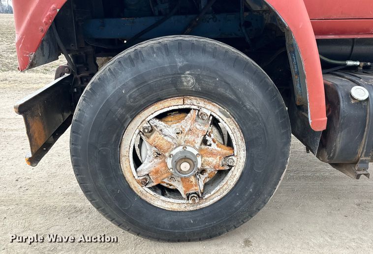 image for item NJ9399 1975 International Fleetstar 2050A semi truck