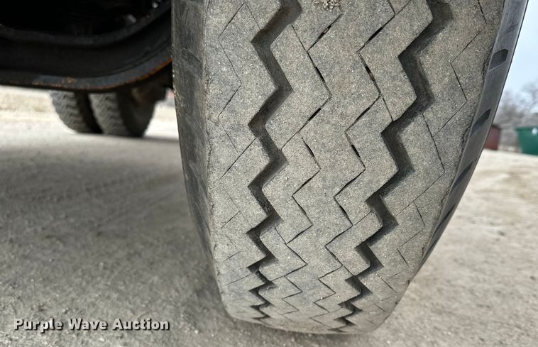 image for item NJ9399 1975 International Fleetstar 2050A semi truck