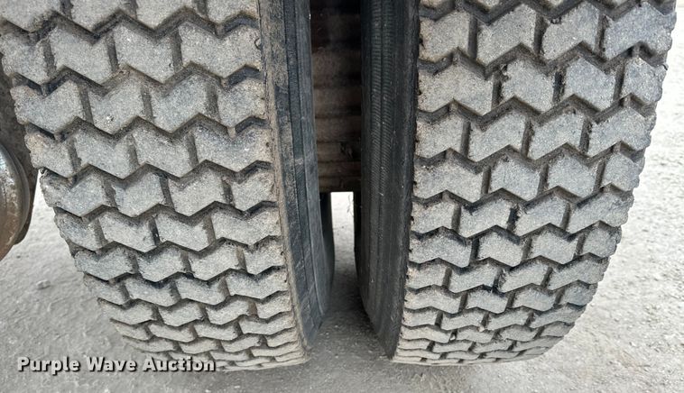 image for item NJ9399 1975 International Fleetstar 2050A semi truck