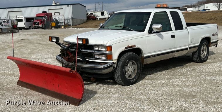 image for item NJ9517 1994 Chevrolet K1500 Ext. Cab pickup truck