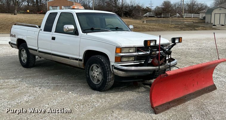 image for item NJ9517 1994 Chevrolet K1500 Ext. Cab pickup truck