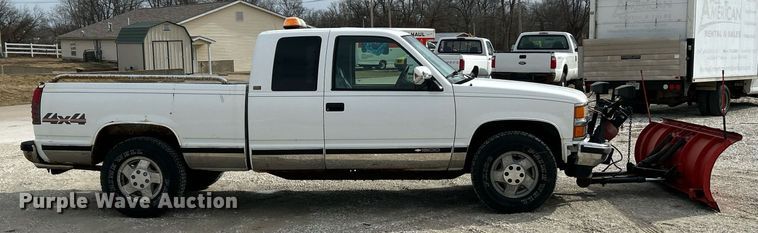 image for item NJ9517 1994 Chevrolet K1500 Ext. Cab pickup truck