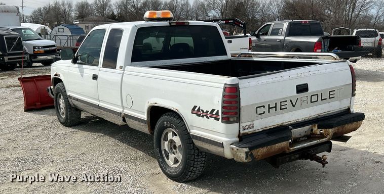 image for item NJ9517 1994 Chevrolet K1500 Ext. Cab pickup truck