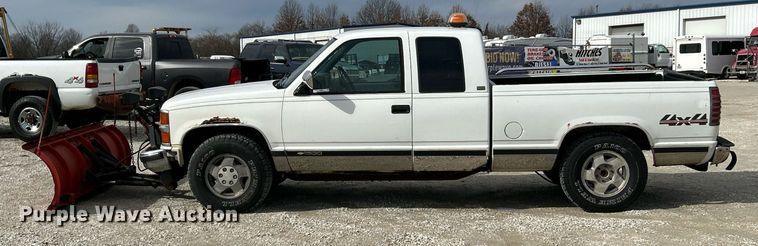 image for item NJ9517 1994 Chevrolet K1500 Ext. Cab pickup truck