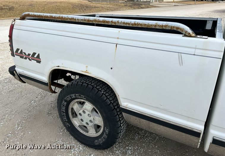 image for item NJ9517 1994 Chevrolet K1500 Ext. Cab pickup truck
