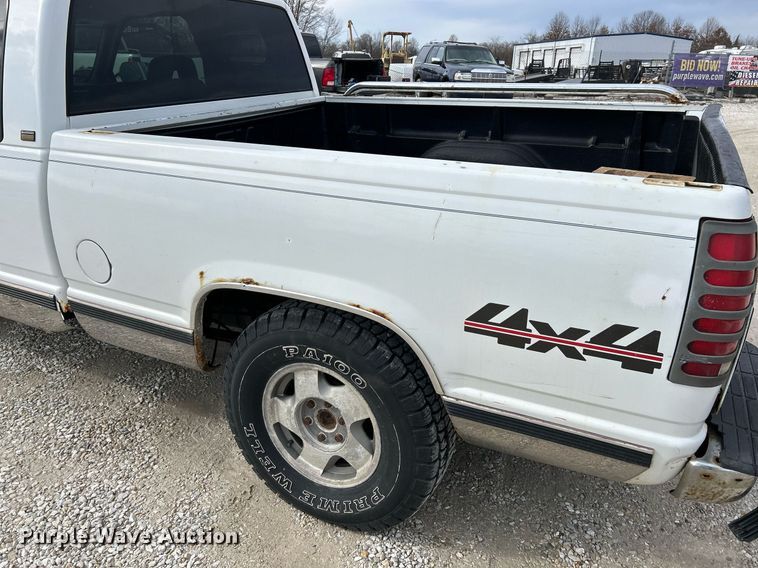 image for item NJ9517 1994 Chevrolet K1500 Ext. Cab pickup truck