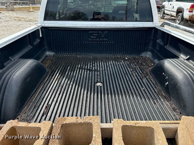 image for item NJ9517 1994 Chevrolet K1500 Ext. Cab pickup truck