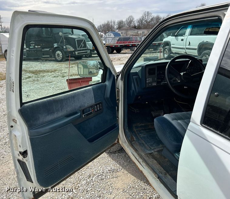 image for item NJ9517 1994 Chevrolet K1500 Ext. Cab pickup truck