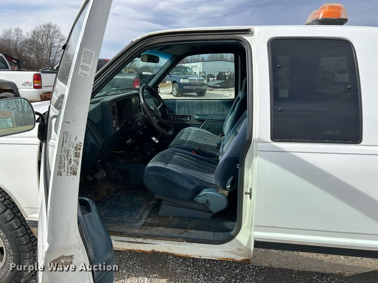 image for item NJ9517 1994 Chevrolet K1500 Ext. Cab pickup truck