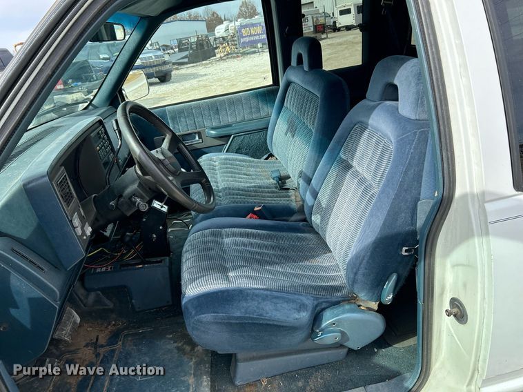 image for item NJ9517 1994 Chevrolet K1500 Ext. Cab pickup truck