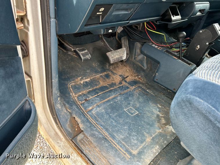 image for item NJ9517 1994 Chevrolet K1500 Ext. Cab pickup truck