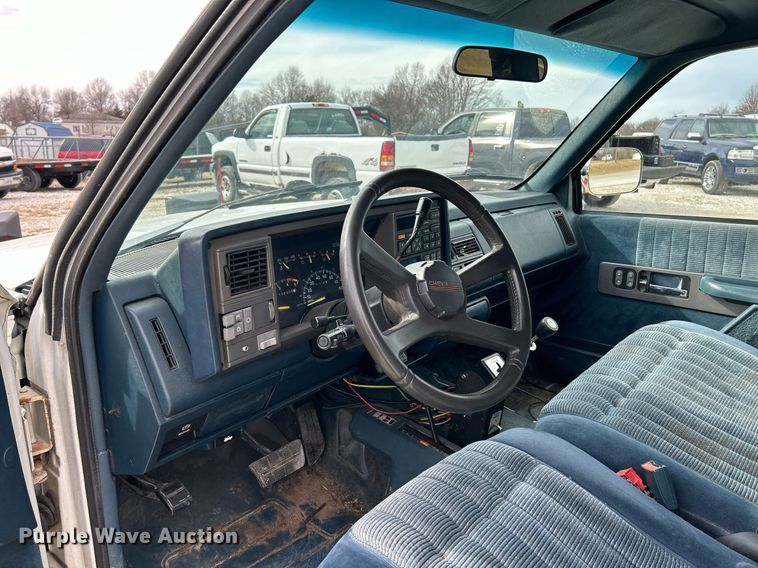 image for item NJ9517 1994 Chevrolet K1500 Ext. Cab pickup truck