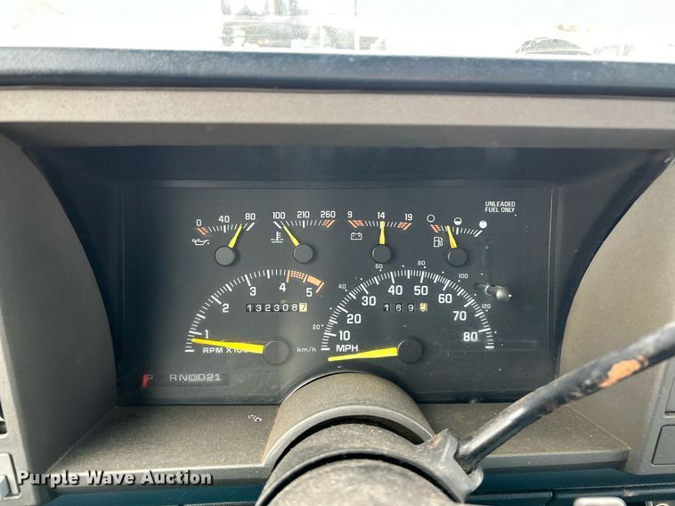 image for item NJ9517 1994 Chevrolet K1500 Ext. Cab pickup truck