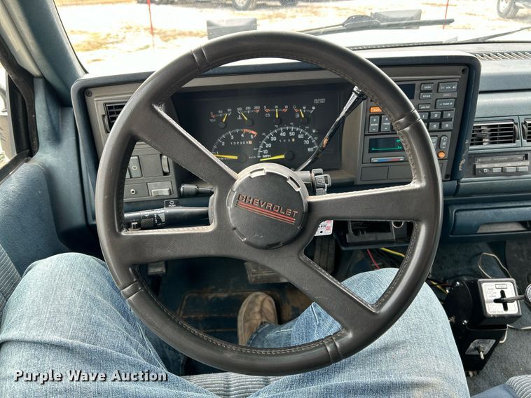 image for item NJ9517 1994 Chevrolet K1500 Ext. Cab pickup truck