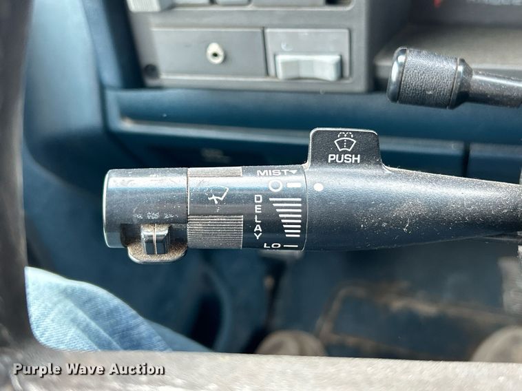 image for item NJ9517 1994 Chevrolet K1500 Ext. Cab pickup truck