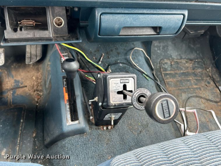 image for item NJ9517 1994 Chevrolet K1500 Ext. Cab pickup truck