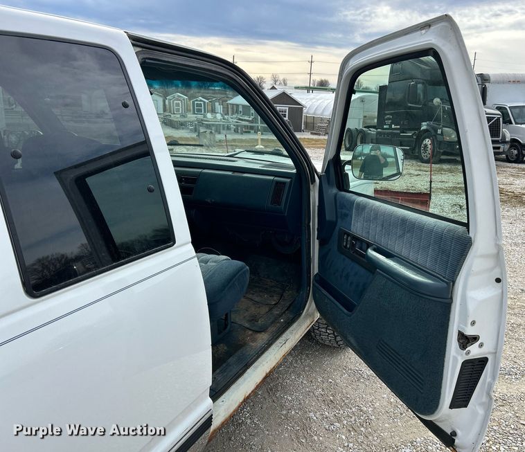 image for item NJ9517 1994 Chevrolet K1500 Ext. Cab pickup truck