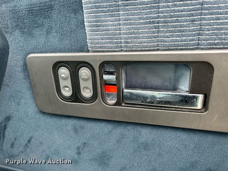 image for item NJ9517 1994 Chevrolet K1500 Ext. Cab pickup truck