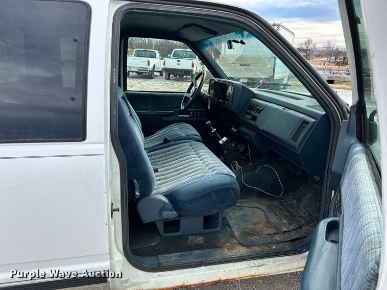 image for item NJ9517 1994 Chevrolet K1500 Ext. Cab pickup truck