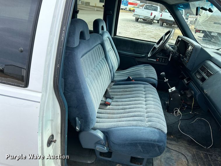 image for item NJ9517 1994 Chevrolet K1500 Ext. Cab pickup truck