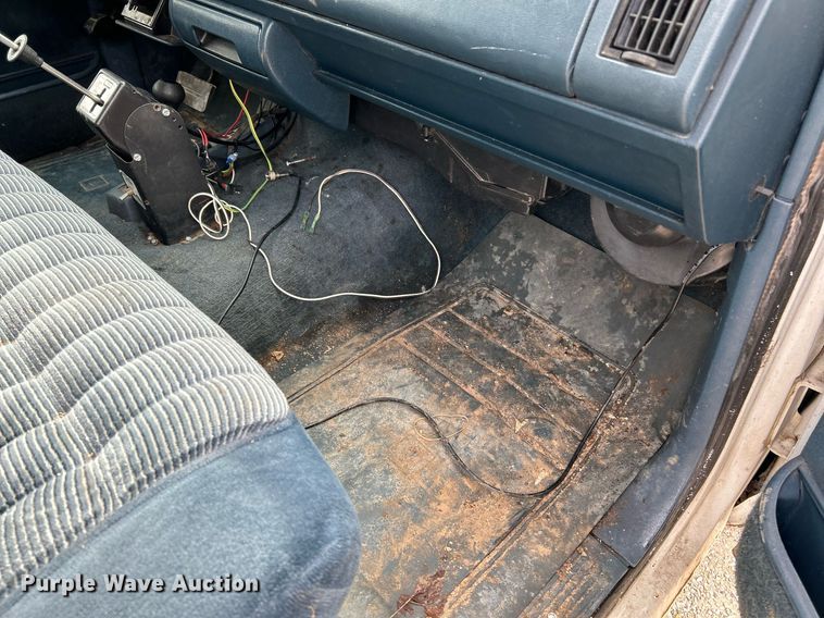 image for item NJ9517 1994 Chevrolet K1500 Ext. Cab pickup truck