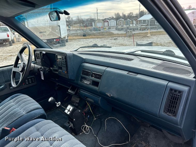 image for item NJ9517 1994 Chevrolet K1500 Ext. Cab pickup truck