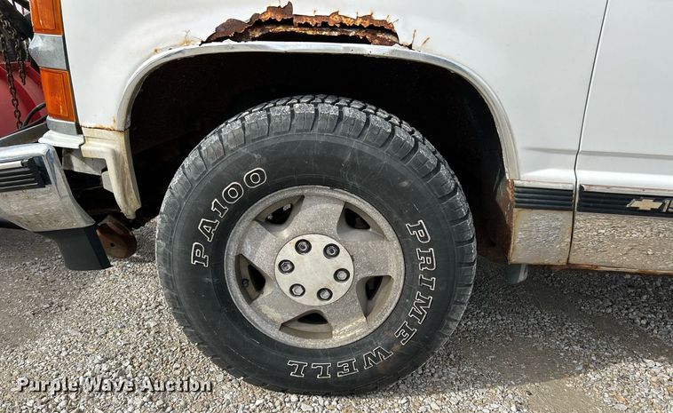 image for item NJ9517 1994 Chevrolet K1500 Ext. Cab pickup truck