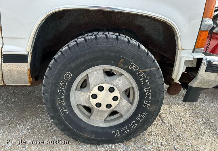 image for item NJ9517 1994 Chevrolet K1500 Ext. Cab pickup truck