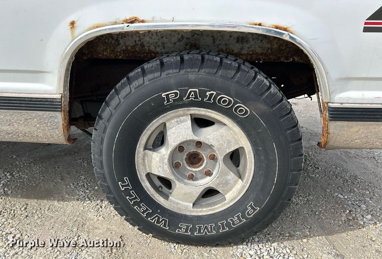 image for item NJ9517 1994 Chevrolet K1500 Ext. Cab pickup truck