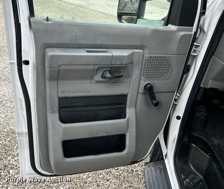 image for item NJ9527 2009 Ford E450 Super Duty box truck