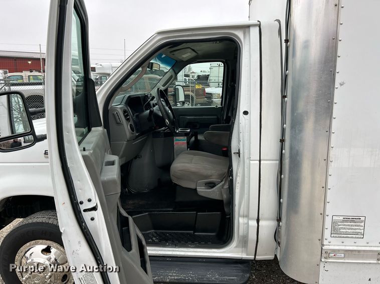 image for item NJ9527 2009 Ford E450 Super Duty box truck