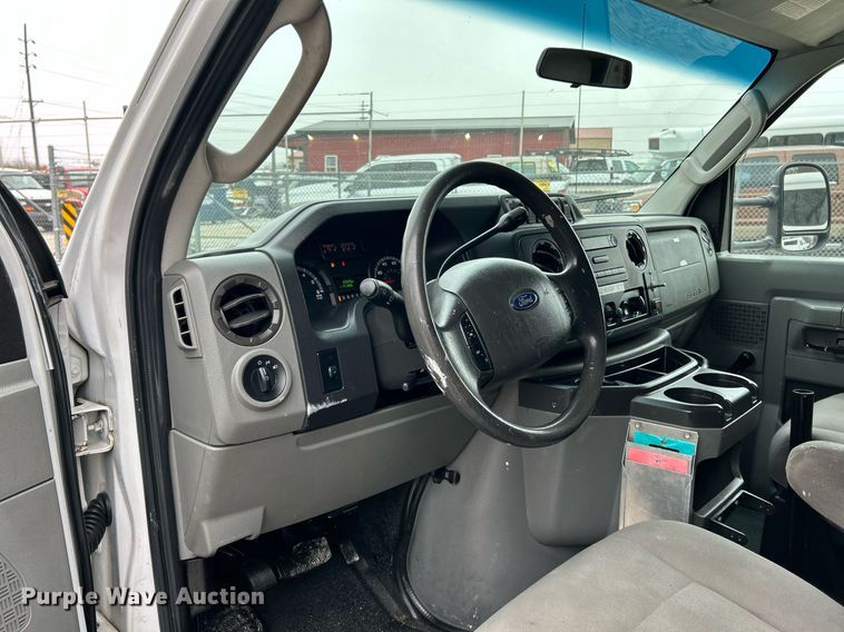 image for item NJ9527 2009 Ford E450 Super Duty box truck