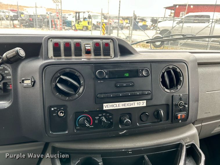 image for item NJ9527 2009 Ford E450 Super Duty box truck