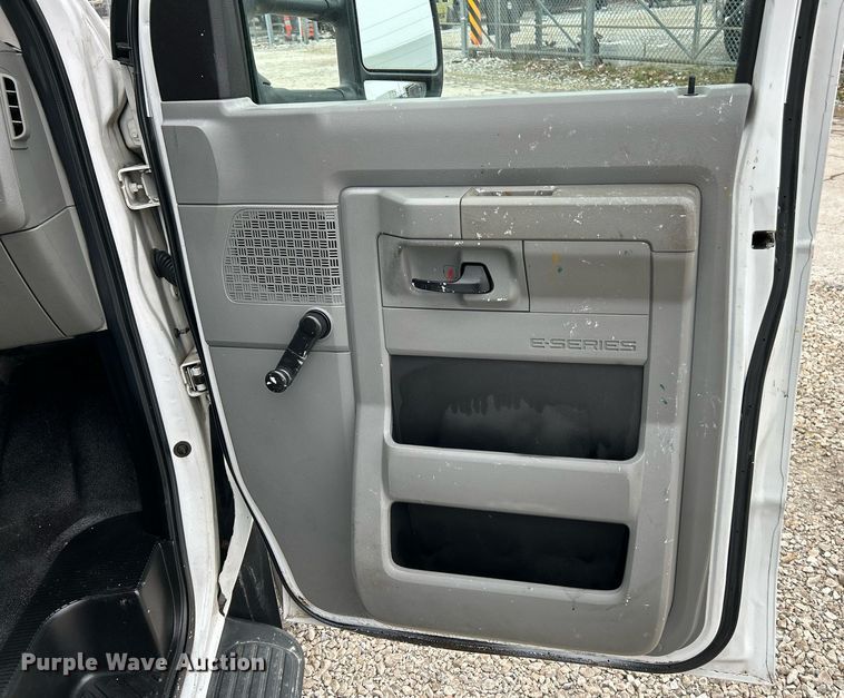 image for item NJ9527 2009 Ford E450 Super Duty box truck