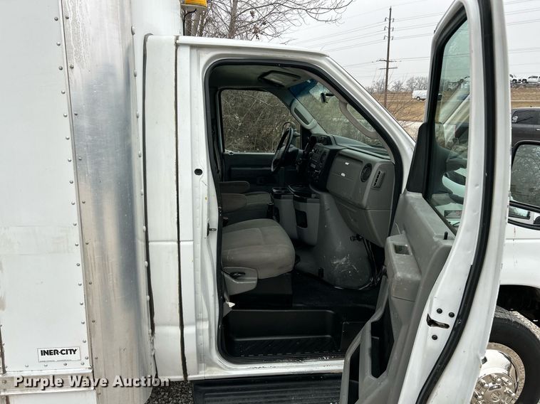 image for item NJ9527 2009 Ford E450 Super Duty box truck