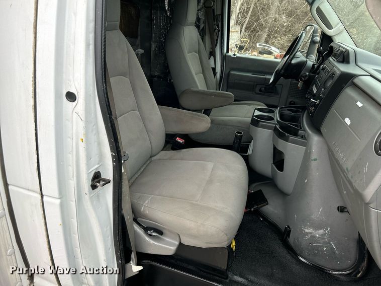 image for item NJ9527 2009 Ford E450 Super Duty box truck