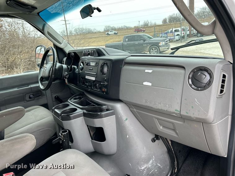 image for item NJ9527 2009 Ford E450 Super Duty box truck