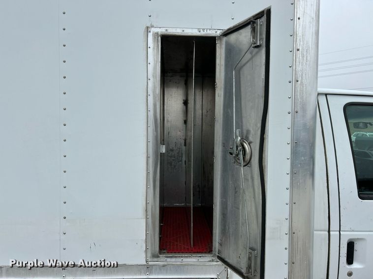 image for item NJ9527 2009 Ford E450 Super Duty box truck