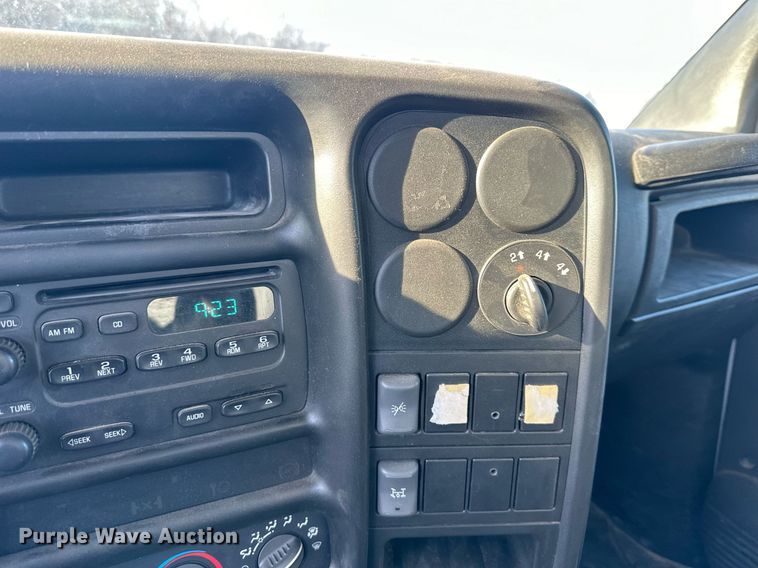 image for item NL9348 2006 Chevrolet C4500 flatbed truck