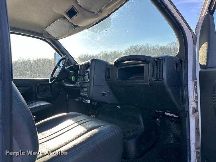 image for item NL9348 2006 Chevrolet C4500 flatbed truck