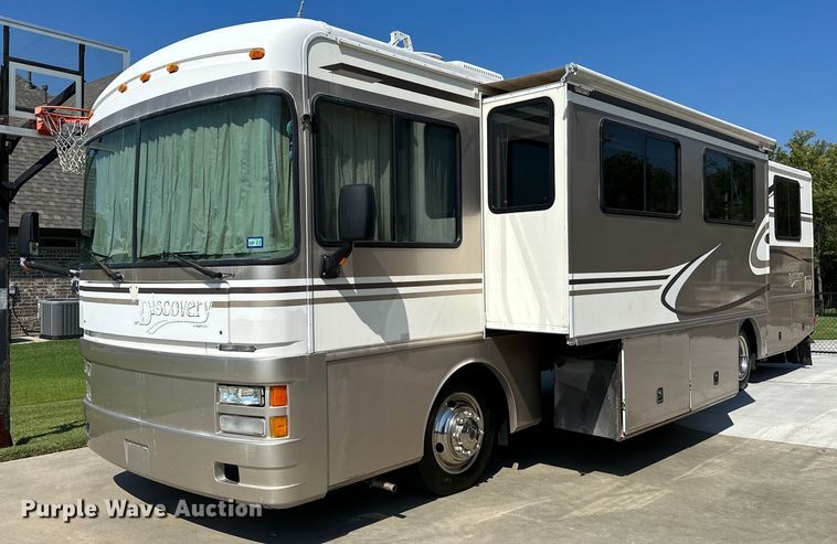 image for item NQ9354 1999 Fleetwood Discovery  RV