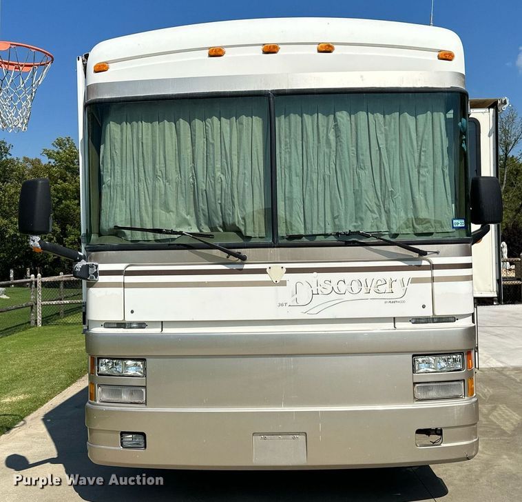 image for item NQ9354 1999 Fleetwood Discovery  RV