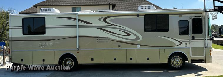 image for item NQ9354 1999 Fleetwood Discovery  RV