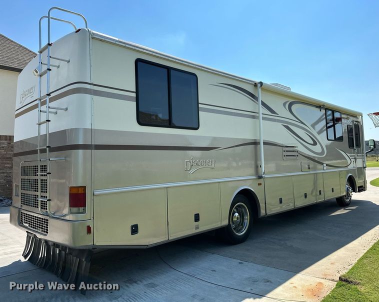 image for item NQ9354 1999 Fleetwood Discovery  RV