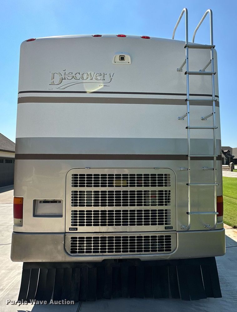 image for item NQ9354 1999 Fleetwood Discovery  RV