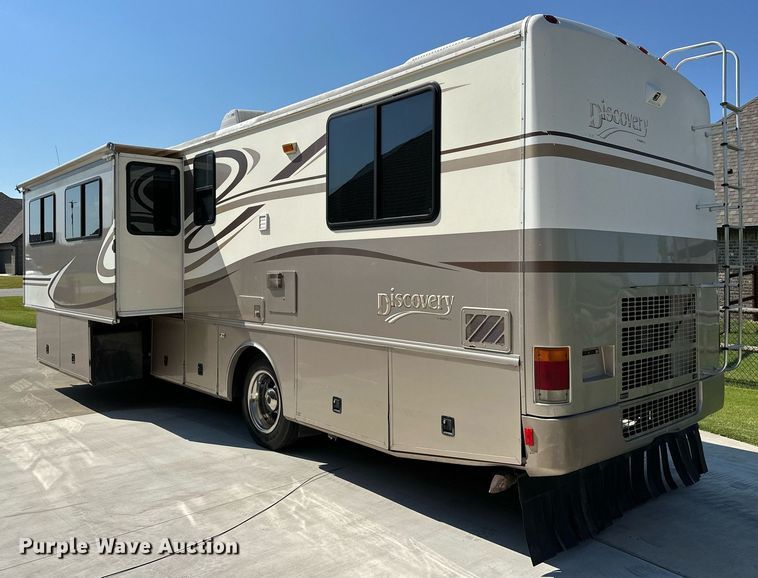 image for item NQ9354 1999 Fleetwood Discovery  RV