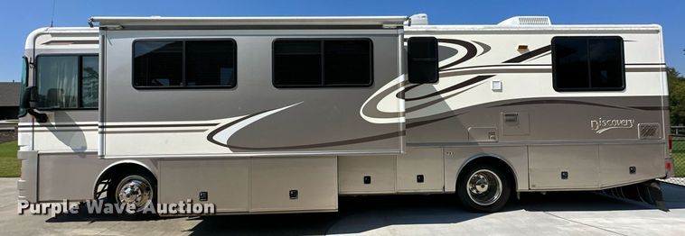 image for item NQ9354 1999 Fleetwood Discovery  RV