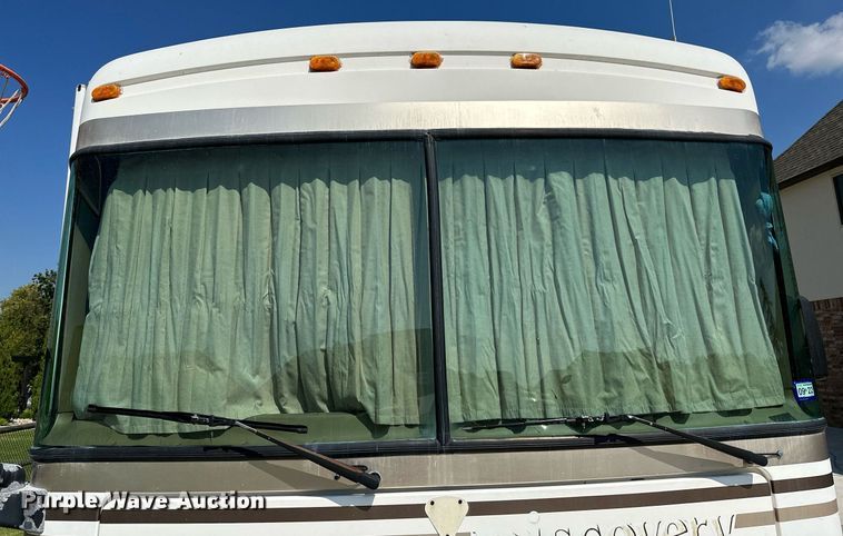 image for item NQ9354 1999 Fleetwood Discovery  RV