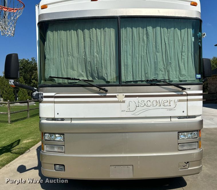 image for item NQ9354 1999 Fleetwood Discovery  RV